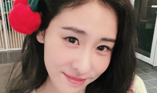 张碧晨|华迎晨三岁了，正脸软萌可爱，脸型像华晨宇五官似张碧晨