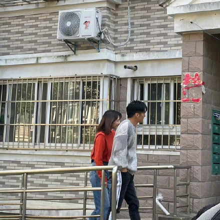 刘诗诗|谢霆锋高圆圆二人录制综艺《百姓的味道》大家今天有偶遇到吗？