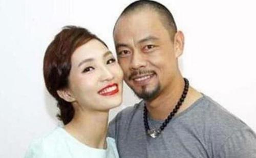 成龙|他曾是金牌运动员，他妻子的颜值是亮点！进入娱乐圈后被成龙捧红！