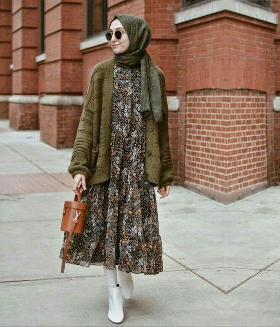 大表姐的时尚圈 秋季不穿碎花裙了？那有点浪费，用来搭这4件外套，时髦又高级