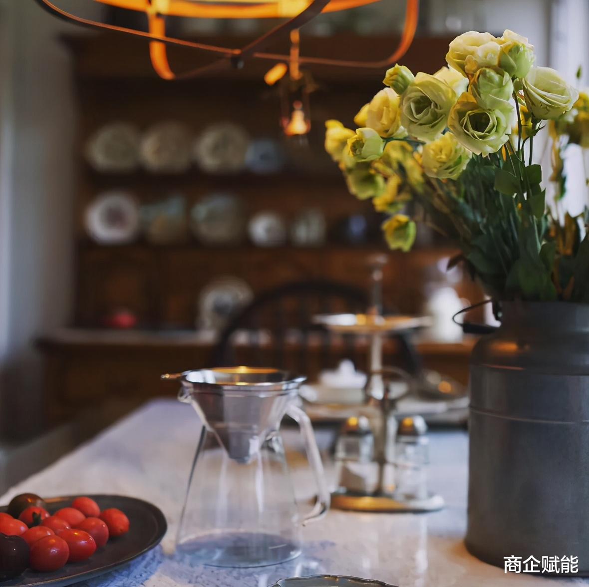 商企赋能 退休阿姨的养老生活，把生活过成诗，这才是真正的“芳华”