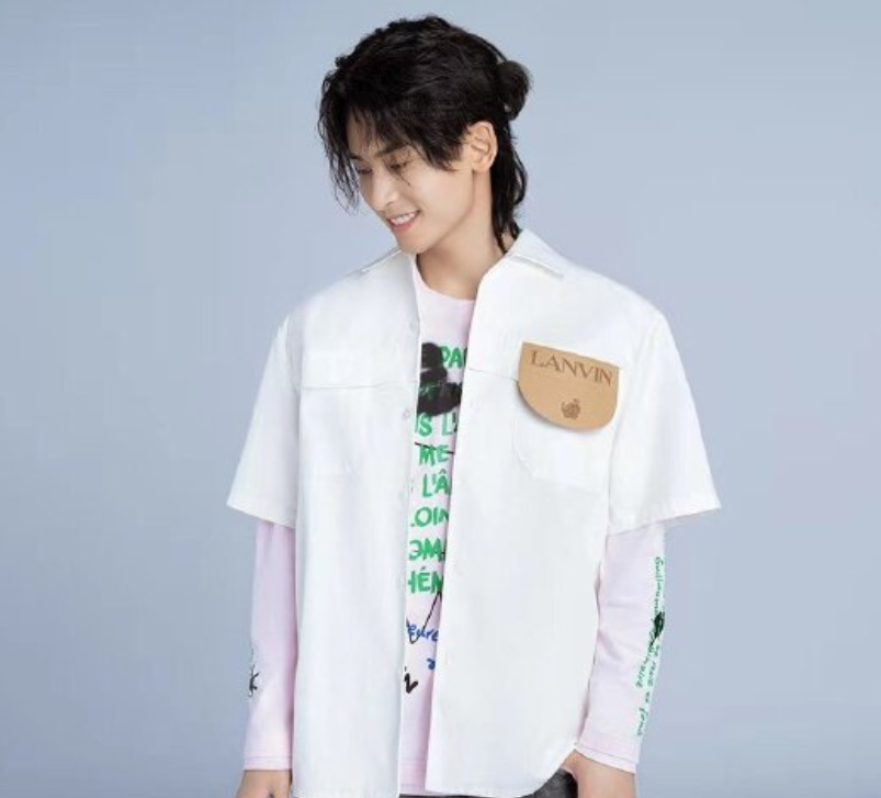 生图|张哲瀚直播生图,这个状态真的对吗?和精修相差十万八千里