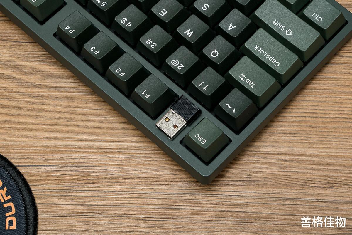 折叠屏|机械键盘怎么选？静音红轴适合打字吗？杜伽三模K320W苍峦墨体验