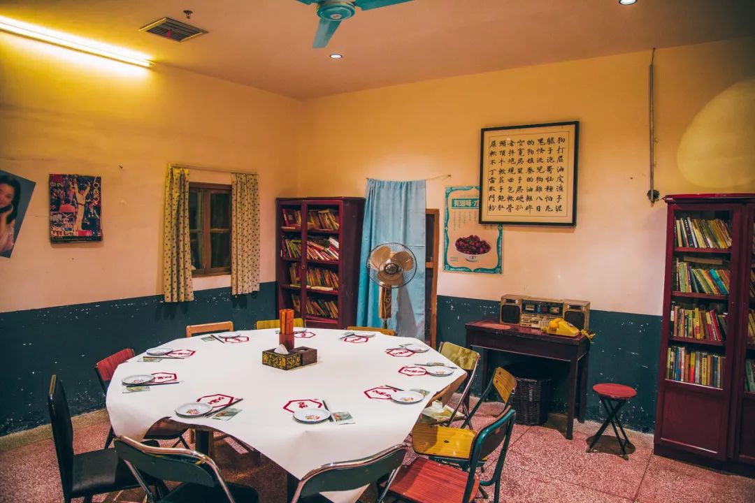 汇客廰文旅 深圳文和友开业，五万人排号，奶茶300元一杯，网友：至于吗？