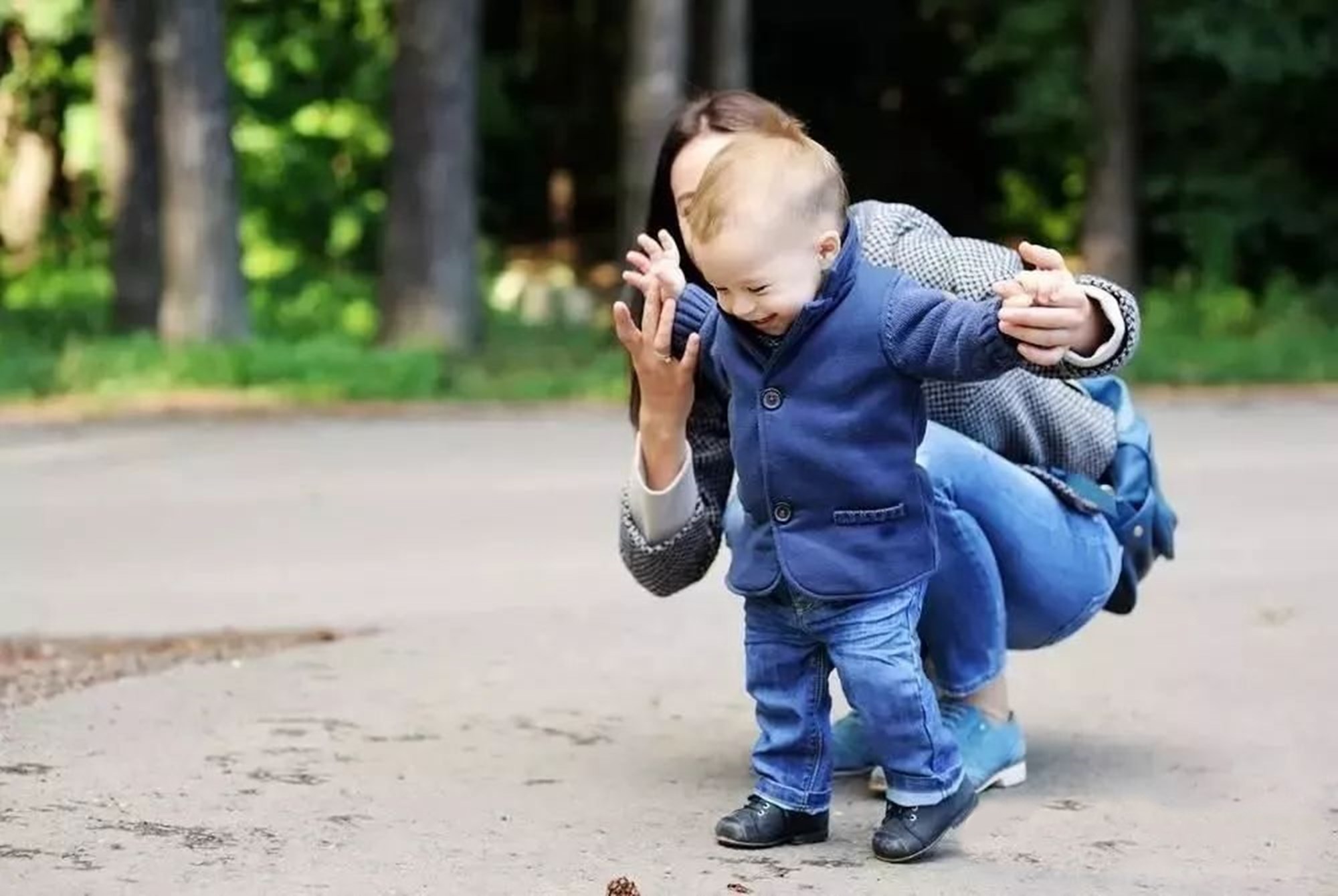 贝贝豆育儿课堂|1~3岁宝宝发育全攻略，每月都有“新变化”，家长积极配合最关键