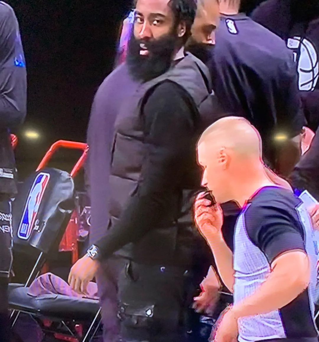 湖人隊|歐文小黑齊驅(qū)逐！讓了一個億的湖人打爆籃網(wǎng)！