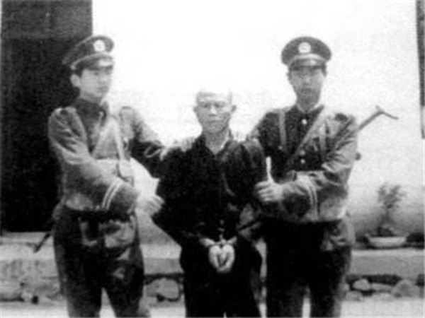 “杀人魔夫妇”落网记:幻想自己是“正义”的化身,两年杀害48人