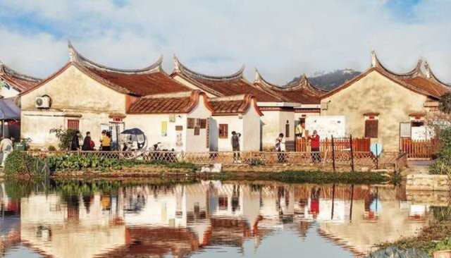 若珍|厦门附近一隐秘村落,建筑风格竟是宫廷式,人称水上小故宫