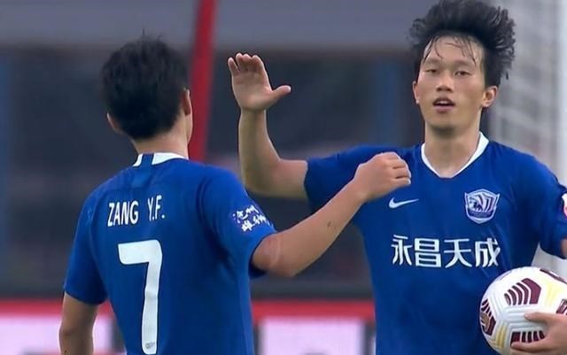 憨爸爸育儿|高拉特韦世豪双双梅开二度，卡帅竖起大拇指，广州队4-2沧州雄狮