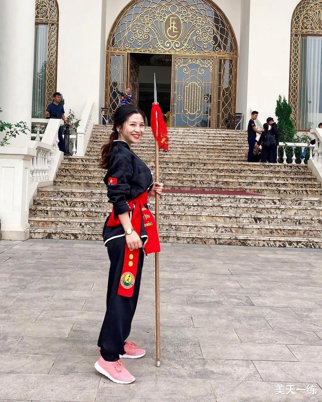 李小龙|越南女版“李小龙”,身材美得恰到好处,坚持健身自信满满