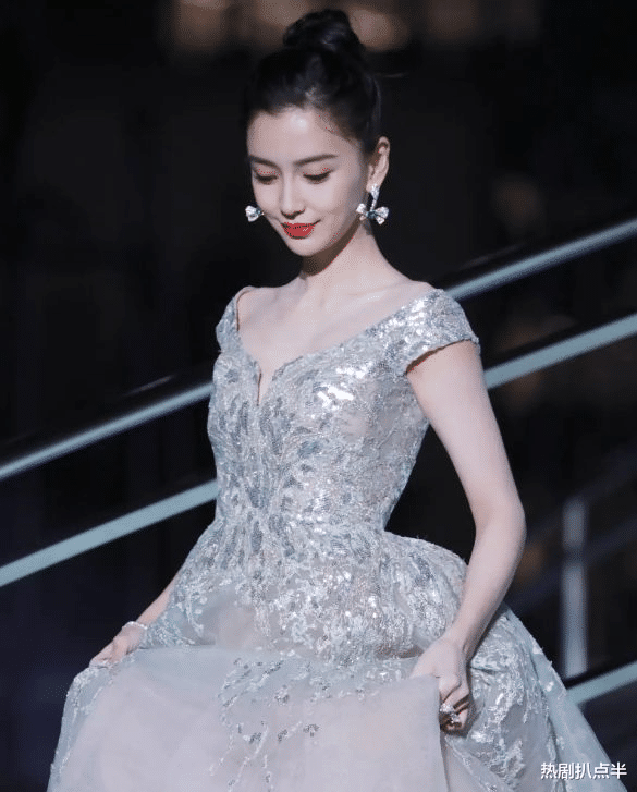 郝蕾|“微笑唇女星”0演技？有人面瘫吓人，有人却成个人特色？