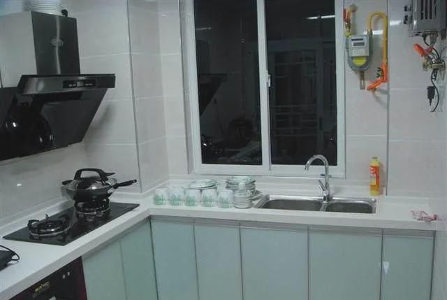 新家入住第一天请亲戚来吃饭,都说10万能装成这样,我赚死了!