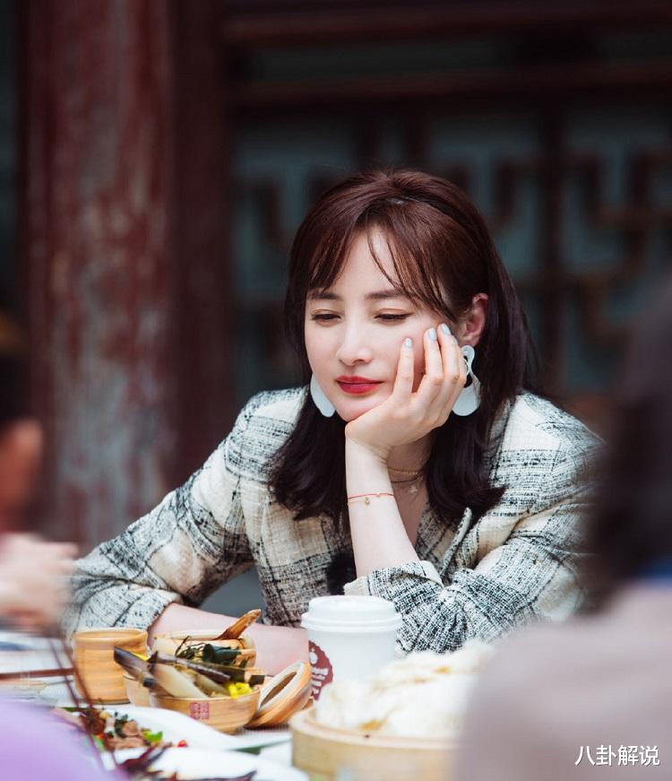 刘海|刘海可以有多减龄？看到刘涛和蒋勤勤的造型，年轻了十岁不止