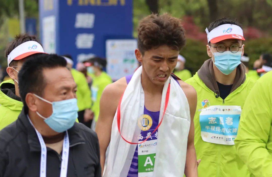 徐州|刚刚！徐州全马冠军强势诞生！带你直击现场！