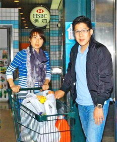 霍启刚|霍启刚下班后站街头为路人派发口罩，被拒绝多次依然笑脸服务