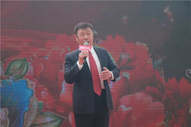 大众网青岛 昨天青岛这里人鼓了！火爆“拼妈”现场