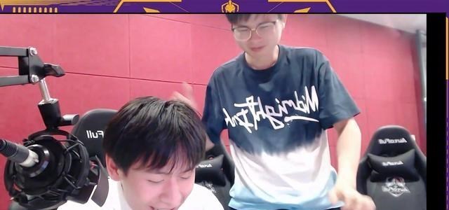 桃小菁的|南京Hero夺冠春决的秘密，居然是在公屏和对手闲唠嗑