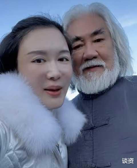 张纪中|杜星霖罕走性感风，网友问70岁张纪中如何称呼岳父母，他这样说