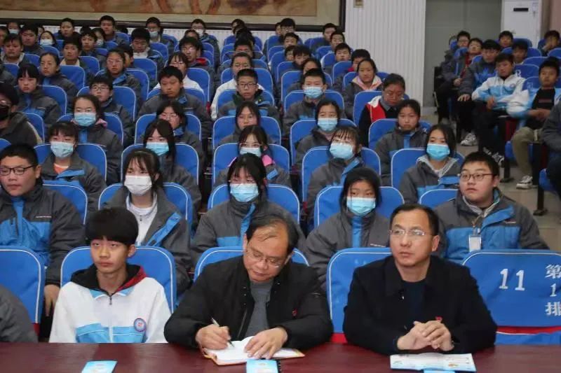 开封于七一 开封五中开展未成年人普法教育讲座