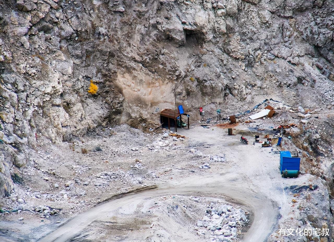 二氧化碳 可可托海“3号坑”，曾经被列为“国家机密”，为航天事业打下坚实基础