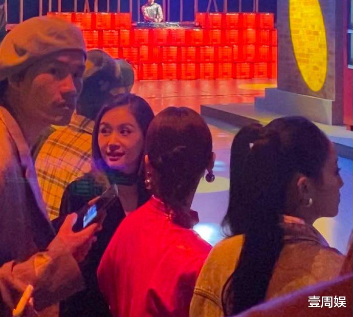 赵丽颖|31岁吴瑾言跟34岁王子文同台，差距太大，分分钟被对方碾压！