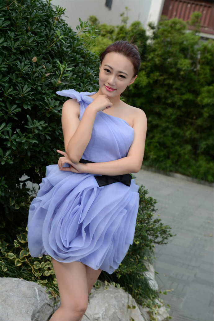 奶虫文案馆 只活在自己的期待里,不活在别人的评价中