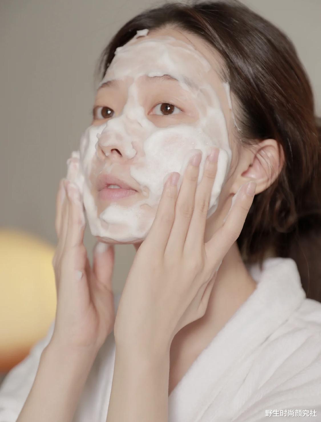 明星素颜 脸上有这几个特征的女生，是典型的“干净脸”，素颜也漂亮