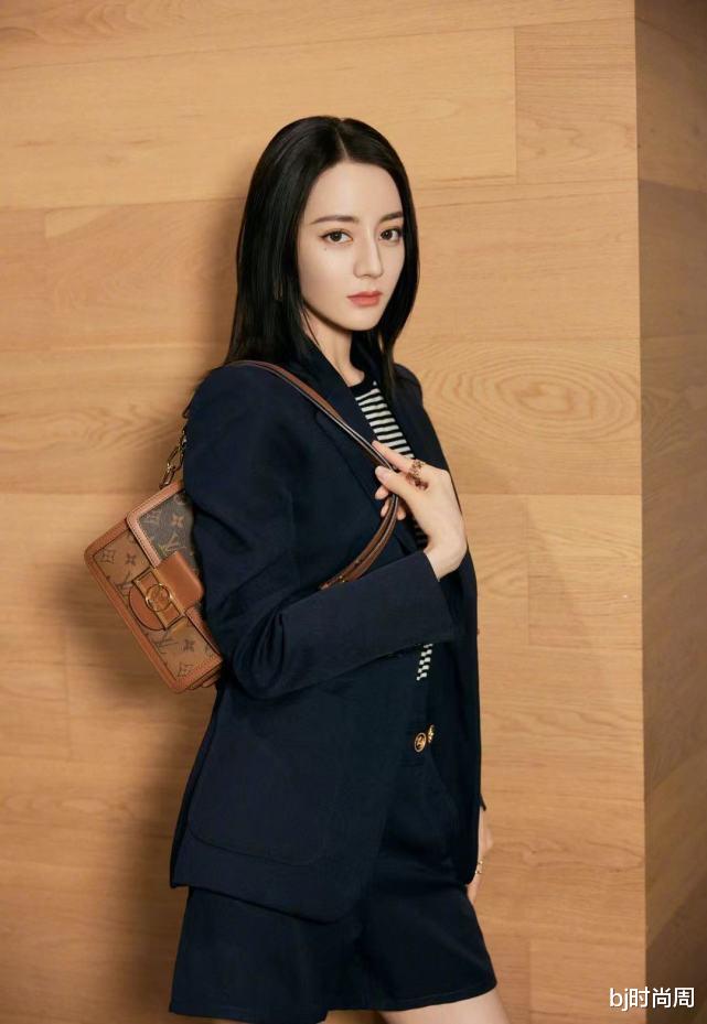 穿衣搭配|迪丽热巴穿这一身很酷，秋季借鉴可以提升时髦感