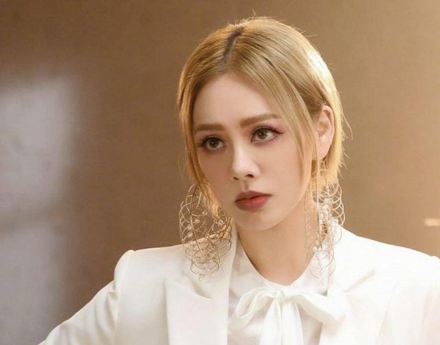 张柏芝|宁静：这是我18岁，张柏芝：这是我18岁，杨钰莹：麻烦让让