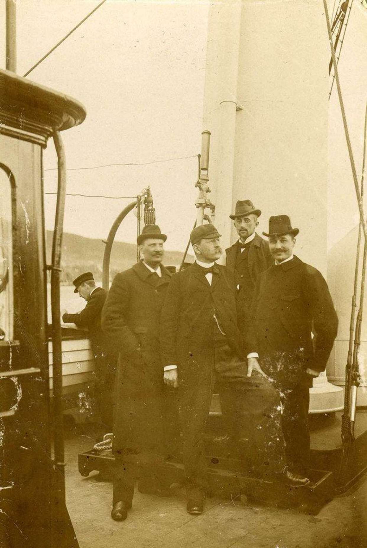 核酸检测 乘热气球去北极：他们注定失败的探险，在33年后才被发现