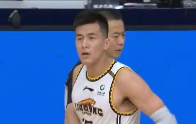 哈尼哈 杨鸣道歉：不应该抱怨过多，道出的是对裁判的无奈，裁判听到了吗