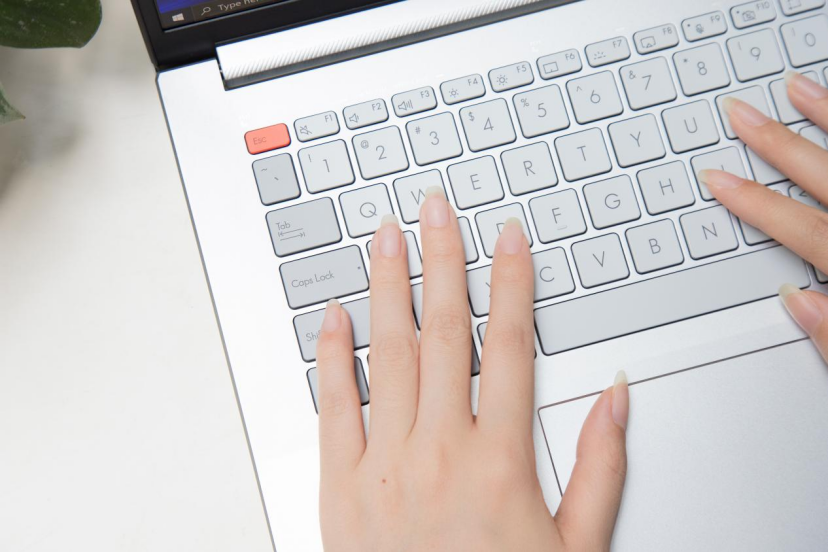 小钢炮|职场女性的颜值小钢炮轻薄本，灵耀Pro14 流星白催爆开售