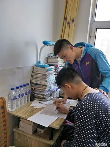 海鲜酸菜桶面|因抢劫银行被判10年，出狱后又考上西安交大的黎力，经历了什么？