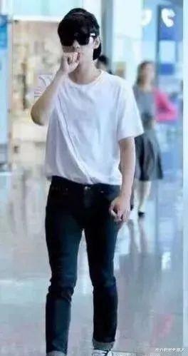 鹿晗|五五分，腿不直，瘦成竹竿，这10位男星脸是神颜但身材没眼看