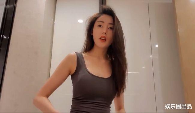 张天爱|张天爱晒起床自拍照，打马赛克被吐槽，网友：有什么好遮的