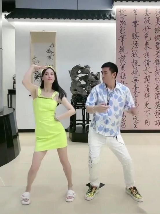 潮流搭配师甜甜|黄圣依和老公热舞，意外露出奢侈豪宅，网友：这就是有钱人的快乐