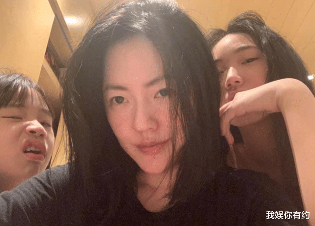 小S|小S受负面风波影响，近况无收入？背十几年旧包，经纪人正面回应