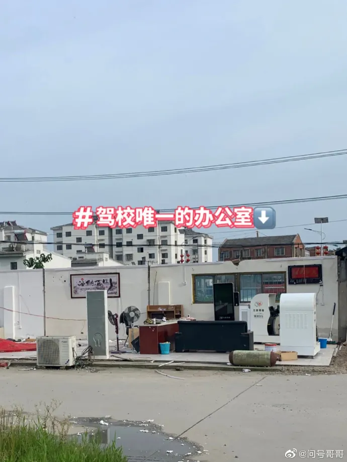 洞洞鞋|夏天穿洞洞鞋的烦恼