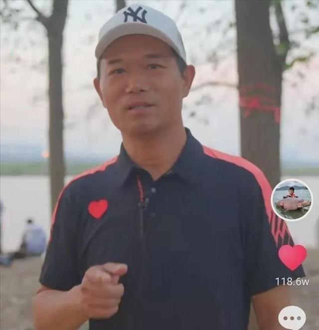 湖北|湖北一河道成天然黑坑，成百上千的钓友蜂拥而至，钓王邓刚也来了