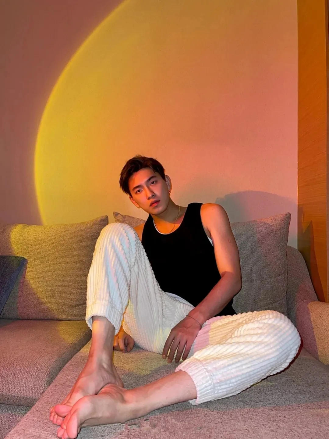 |痞帅腹肌小鲜肉，颜值身材都很棒！