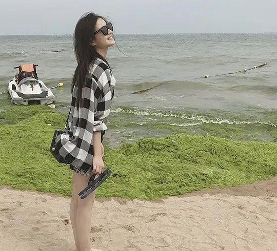 李庚希|“姜泥”李庚希：读美国高中却考不上国内大学，还因抽烟引发争议