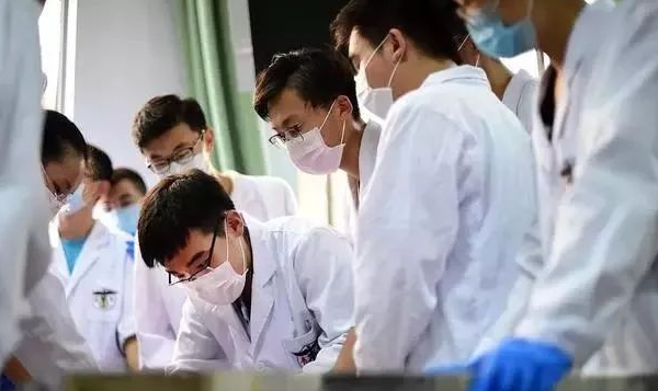 考研|考研大军预增至400万，上岸率不足三成，为何学生还甘愿“陪跑”