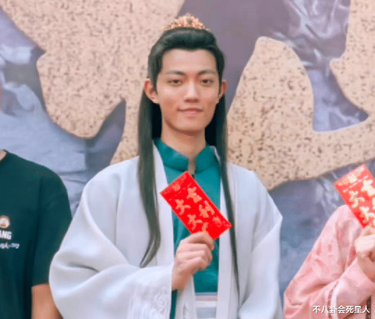 邓紫棋|网红靠神似肖战出道，古装剧开机“现原形”，肤黑嘴瘪差距太大