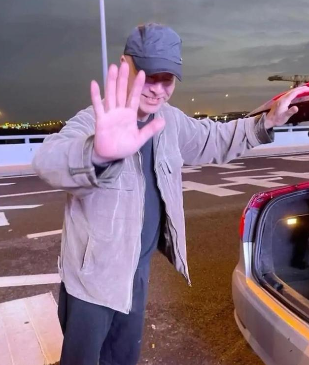 僵尸道长|67岁“僵尸道长”复出拍戏，暴发户气质被群嘲：在家养老不行？