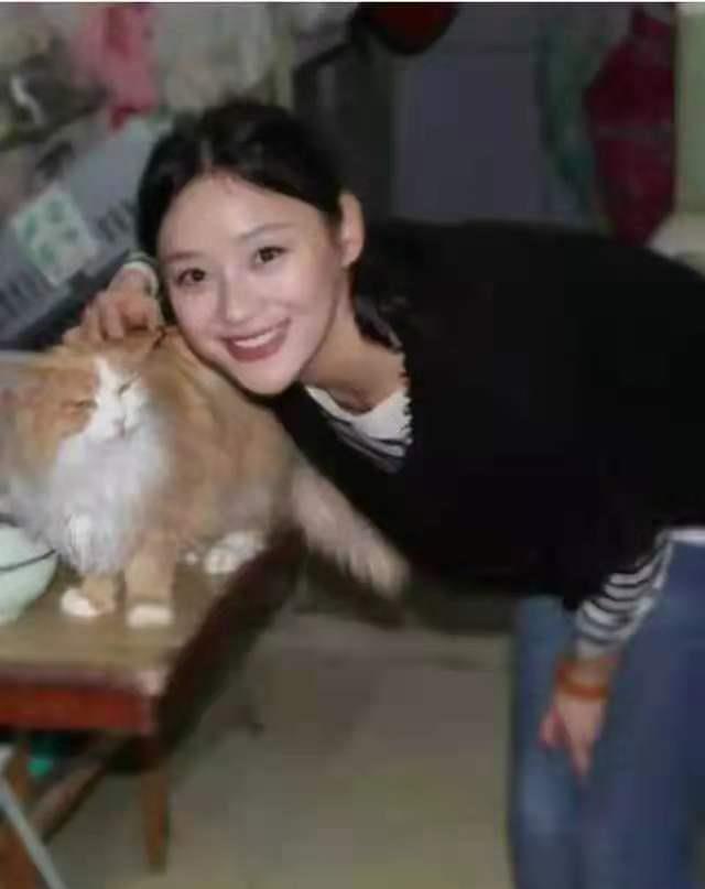 袁姗姗|袁姗姗晒出近照，被网友质疑整容过度，侧面像杨幂正面像姚笛