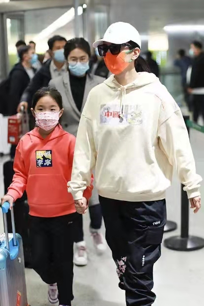 张卫健|耐克急了!34万预约实际才卖200双,明星纷纷换上国货引领新风潮