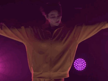 张馨予|张馨予后知后觉，感叹自己当时跳的拖拉机舞：现在看来居然有点二