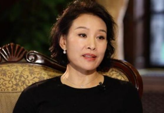 陈冲|一人毁掉央视春晚,叛国后加入美国,当年的央视大姐大现况如何?