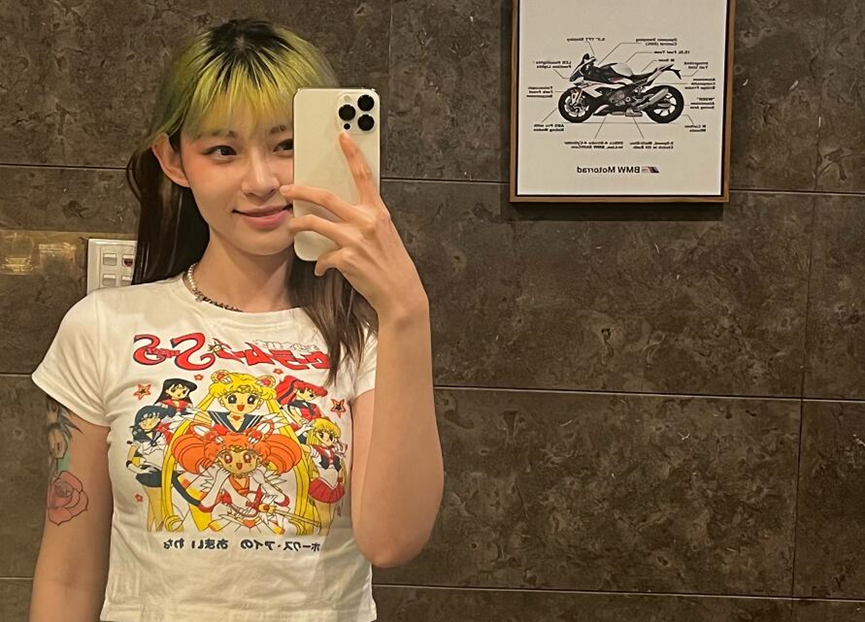 圣诞节|痞幼真迷上了变装？Cos圣诞老人，但衣服只是用几块布缝合而成