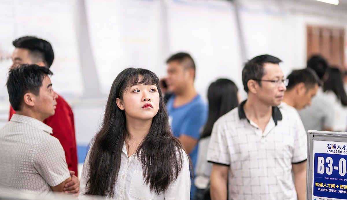 学历歧视|“对不起，我们只看第一学历”，学生坐不住了：硕士博士白读了？